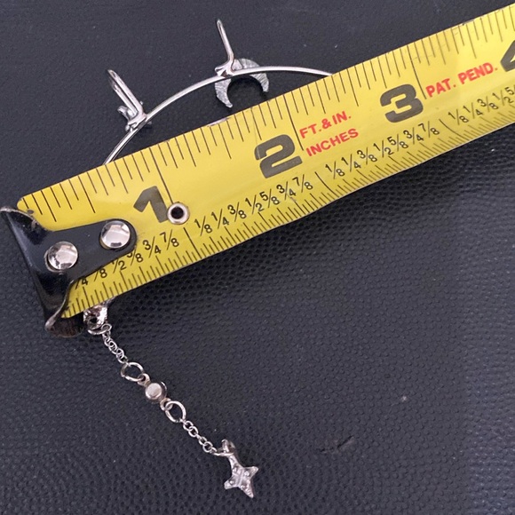 Silver tone Ear Cuff earring with Rhinestones for 1 ear - Picture 4 of 6